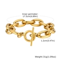 Detalle de pulsera de cadena gruesa de oro de 18K con cierre OT y dimensiones - 17.5cm / Dorado
