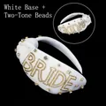 Diadema con nudo blanco con cuentas doradas y cristales con palabra BRIDE para novias - Blanco Anudado con Cuentas y Cristal-BRIDE