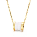 Collar de acero de titanio con colgante cilíndrico de cerámica blanca y oro 18K - Dorado (KN115896-K)