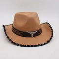 Chapeau de cowboy beige avec emblème de tête de taureau argentée et bordure noire - Camel Bordure Noire (Décor Tête de Taureau en Métal)