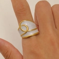 Bague en acier inoxydable plaqué or 18K avec émail blanc et design tourbillon - Style Texture Tourbillon Blanche (1608)