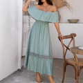 Hellgrünes schulterfreies Sommerkleid mit Rüschenausschnitt und Spitzendetails - S / Aquagrün