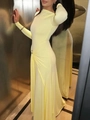 Elegantes, eng anliegendes hellgelbes Maxikleid mit langen Ärmeln und Falten-Detail - S / Gelb