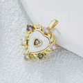 Pendentif cœur doré avec zircons multicolores sertis et insert central blanc - Cœur Coquillage-Zircon Coloré