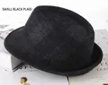Détail d'un chapeau fedora à carreaux noirs présenté sur des livres anciens - Taille Unique 58cm / Petits Carreaux Noir