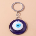 Detailaufnahme vom Evil Eye Schlüsselanhänger mit blauem Schutzauge und Silberring - Großes Rundes Böses Auge