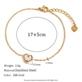 Dettaglio macro del bracciale a cuore in acciaio placcato oro 18K con misure 17+5 cm - Bracciale a Cuore con Conchiglia Singola / Oro