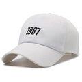 Casquette de baseball en coton blanc avec broderie 1987 noire et design 6 pans - Taille unique / Blanc