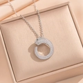 Collier léopard argenté avec cristaux étincelants dans un écrin beige - 8873 Collier Léopard en Argent