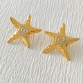 Zeester oorknopjes in goud en zilver afwerking met gedetailleerde zeetextuur - Goud en Zilver Patchwork Stijl (SD3366)