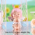 Rosa Hasenmädchen Engel Kuchendeko, Harzfigur 8,5x6x11,5cm für Mädchengeburtstage - Träumende Annie sitzend mit Händen am Kinn Stil