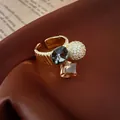 Vergoldeter Ring mit Schmetterlingsperle, grauem Zirkon und strukturierter Ringschiene - Multi-Material-Patchwork Geometrisch (36#)