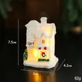 Leuchtendes weißes Harz-Weihnachtshäuschen mit warmem Licht und GIFT Gravur - Stil 5