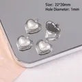 Vue détaillée des pendentifs cœur en argent avec perles et dimensions 22x20mm - Grand Cœur en Perles