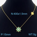 Collier en acier titane doré avec pendentif marguerite en émail vert et cristal central - Collier Doré (KN235563-LX)