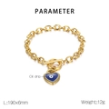 Dettaglio del bracciale cuore malocchio in acciaio al titanio oro con finitura a goccia d'olio - Oro (KB183027-TJG)