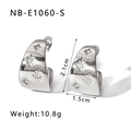 Gedetailleerde weergave van zilveren ster oorbellen met kristallen, 2,1 cm hoog en 10,8 g - Met Sterren Ingelegde Stijl-Zilver (NB-E1060-S)