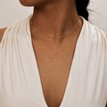 Collana a doppio strato in acciaio inossidabile placcato oro 18K su una modella - NC-1574G (Doppio Strato)