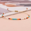Pulsera boho de cuentas Miyuki en turquesa, blanco y rojo con cordón ajustable práctico - Cuentas Blancas Múltiples/Cordón Marrón Claro