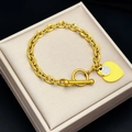 Bracciale in acciaio inossidabile dorato con chiusura OT e ciondolo a doppio cuore - Oro