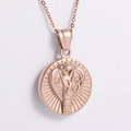 Vue macro du pendentif serpent cobra en or rose avec texture métallique vintage et motifs radiaux - Or Rose (Avec Chaîne 450*1.5mm)