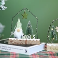Luz nocturna de Navidad gnomo de madera con LED y mini árbol en base decorativa XMAS - Adorno Gnomo Poligonal / 15.5*5.5*8cm