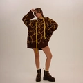 Maglione oversize marrone scuro con motivi lineari gialli astratti da donna - S / Marrone