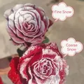 Spray neige de Noël sur roses rouges montrant des effets de neige fine et épaisse - Lot de 4 bouteilles / Set mixte de neige blanche grossière et fine