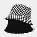 Détails d'un chapeau bob réversible avec motif en damier et noir uni en toile de coton - M (56-58cm) / Damiers Noir Blanc