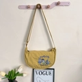 Bolso de media luna amarillo jengibre con bordado de gato y correa ajustable fina - Talla única / Amarillo Jengibre Gato Taza