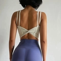 Beigefarbener Sport-BH mit Überkreuz-Rücken und lila Yoga-Leggings für intensives Training - S / Elfenbein