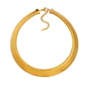 Dettaglio della collana dorata con trama a pieghe, chiusura a moschettone e tag 18K - Ck1134 - Collare Dorato - 16 Mm