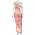 Nahaufnahme des rosa-orangen Blumendrucks auf einem Einzelschulter-Maxikleid - S / Rot