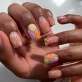 Faux ongles rose avec cœurs, étoiles et motifs de vagues rétro et smileys - Style Sourire Cœur Rose (JP2610)