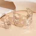 Dettaglio del set bracciale e anello a foglia di ginkgo argento su decoro in pietra - Foglia di ginkgo d'argento (set da 2 pezzi)