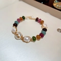 Handgefertigtes Armband mit Barockperlen und bunten Natursteinen auf Golddraht - Offener Drahtumwickelter Armreif / Imitat-Achat/Mehrfarbig/Acrylperle
