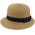 Cappello a campana in paglia da donna con nastro grosgrain nero e fiocco su sfondo bianco - M (56-58cm) / Cachi