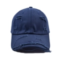 Gros plan d'une casquette baseball bleu marine délavée avec détails déchirés vintage - Bleu marine