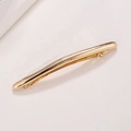 Minimalistische gouden metalen haarclip met een gladde afwerking en veerbarete - Goud