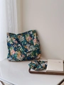 Florales gestepptes Baumwoll-Tote-Bag-Set mit passendem Haargummi im Ölgemälde-Stil - Unterarmtasche