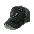 Dettaglio cappello vintage grigio con ricamo a testa di toro e bordo della visiera usurato - M (56-58cm) / Verde Militare (Mix Grigio Scuro)