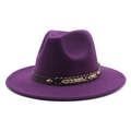 Detail eines lila Fedora-Hutes mit braunem Lederband, Goldnieten und Webtextur - M (56-58cm) / Lila