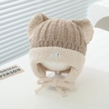 Dettaglio del cappello invernale per neonati con patch elefante e morbido pile - 1-4 Anni / Cachi