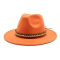 Detailansicht der orangefarbenen Woll-Fedora mit braun geflochtenem Lederdekorband - L (58-60cm) / Orange
