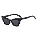 Cat-Eye-Sonnenbrille mit gewelltem schwarzem Rahmen und goldenen Verzierungen - Schwarzer Rahmen Schwarz Graue Gläser