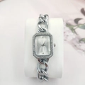 Elegante reloj de cadena plateado para mujer con bisel de pedrería y esfera rectangular - Caja Plateada Esfera Blanca