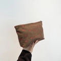 Bolso tote de pana marrón con estampado de fresas y cierre de cremallera suave - Marrón Oscuro