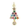 Macro d'un pendentif sapin de Noël doré avec zircons multicolores sur fond blanc - 12-Sapin de Noël étoilé