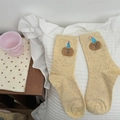 Gelbe Socken mit Pünktchen und Bär-Stickerei mit Geburtstagshut für Damen - Einheitsgröße / Gelb Keks