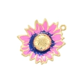 Détail d'un pendentif tournesol doré avec émail rose et bleu et un anneau supérieur - Tournesol Rose Rouge et Violet